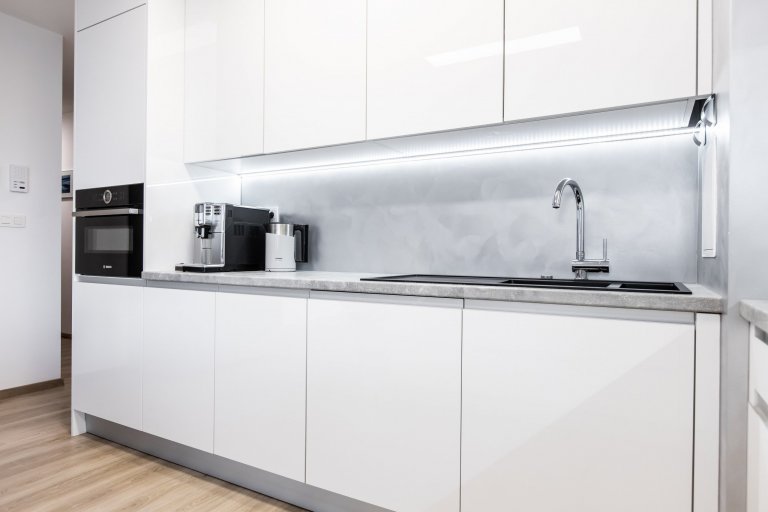 Pre niekoho sterilné nemocničné prostredie &ndash; pre nás a majiteľa tejto krásnej kuchyne je to stelesnenie čistoty a minimalizmu. Na rozbitie tohto dizajnu…