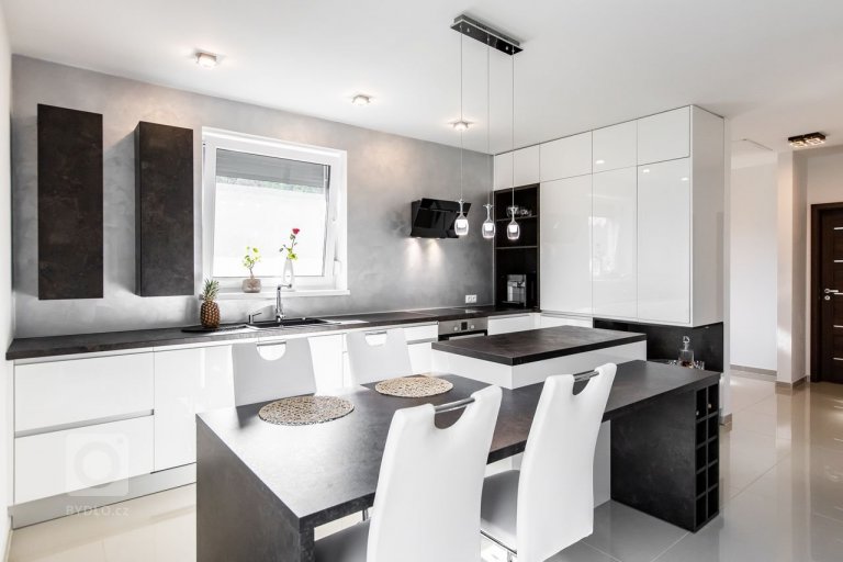 add picture to album