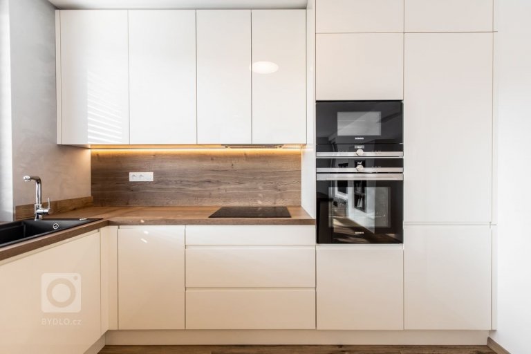 add picture to album