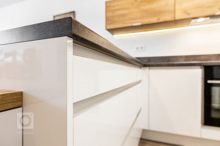 add picture to album