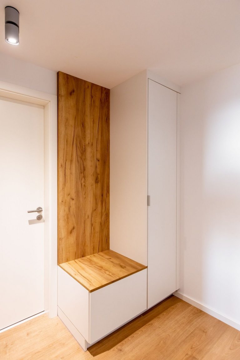 Použité materiály

Horné skrinky: Dub zlatý
Dolné skrinky: Biely perleťový mat
Vysoké skrinky: Biely perleťoý mat
Pracovná doska: Ateliér tmavý
Zástena:…