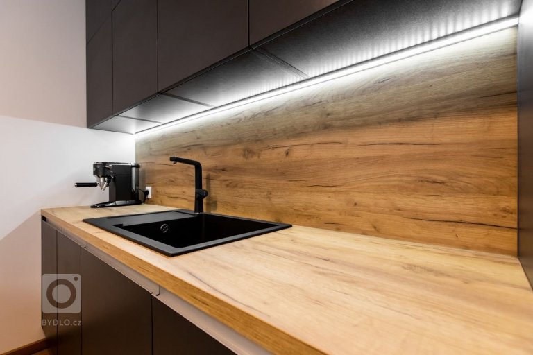 add picture to album