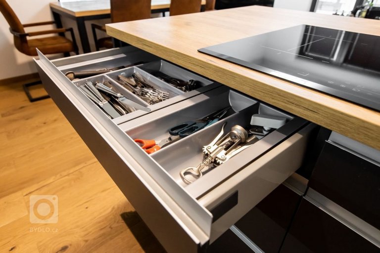 add picture to album