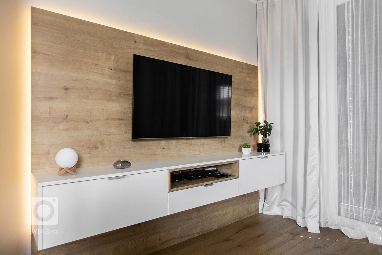 Kuchyňa a nábytok na mieru do celého interiéru - vstavané skrine do izieb, predsieňová skrinka aj&nbsp;skrinka pod TV.&nbsp; Ako býva zvykom, zachovali sme…