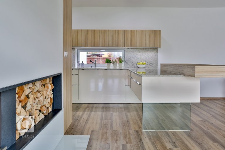 add picture to album