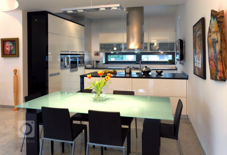 add picture to album