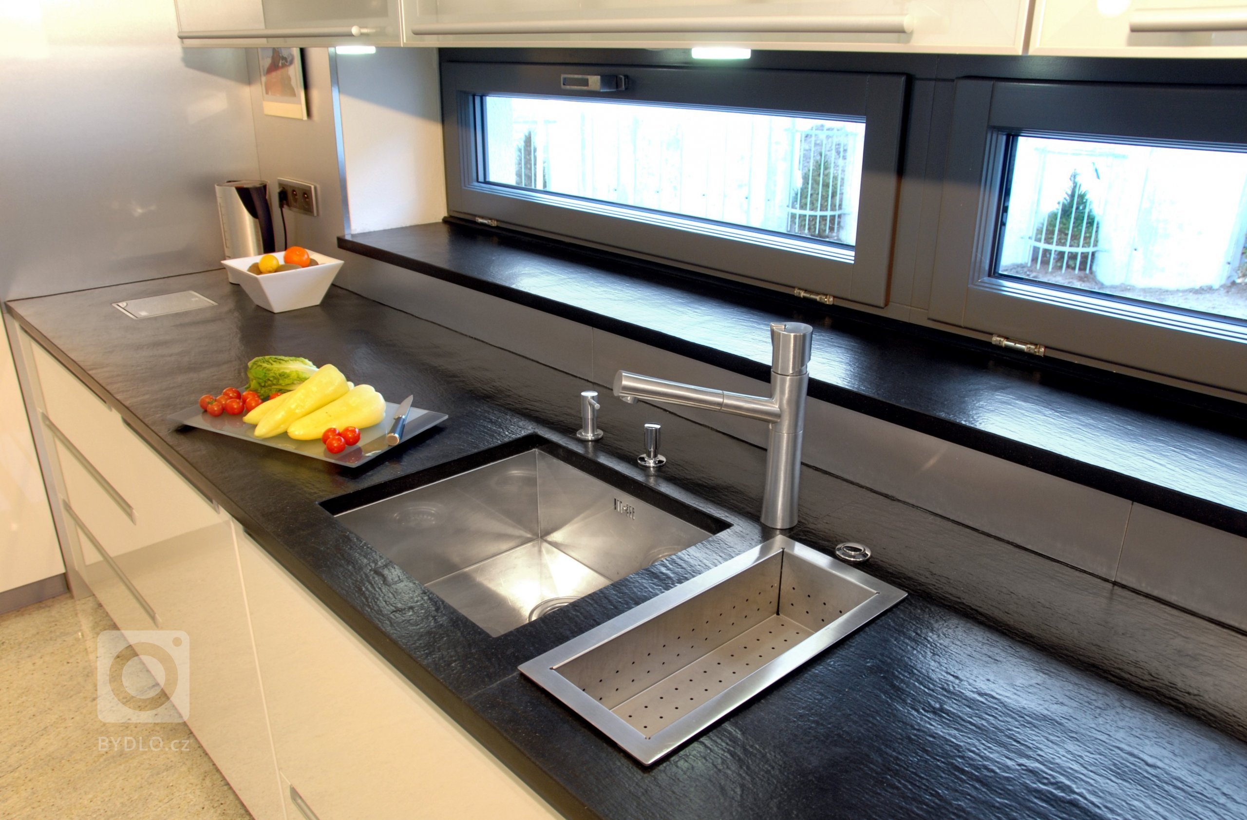 Kuchyně ve vysokém lesku