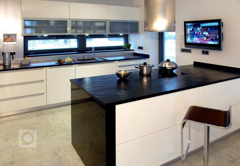 add picture to album