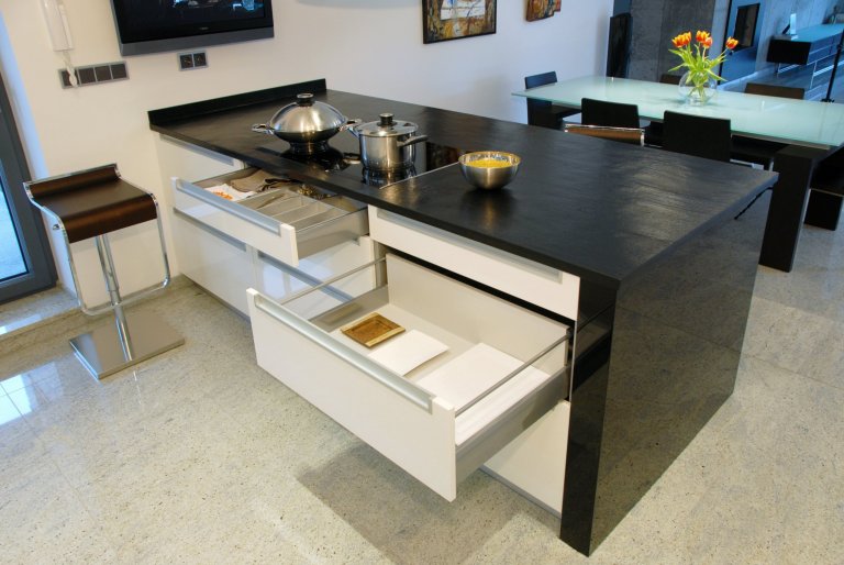 Kuchyně ve vysokém lesku