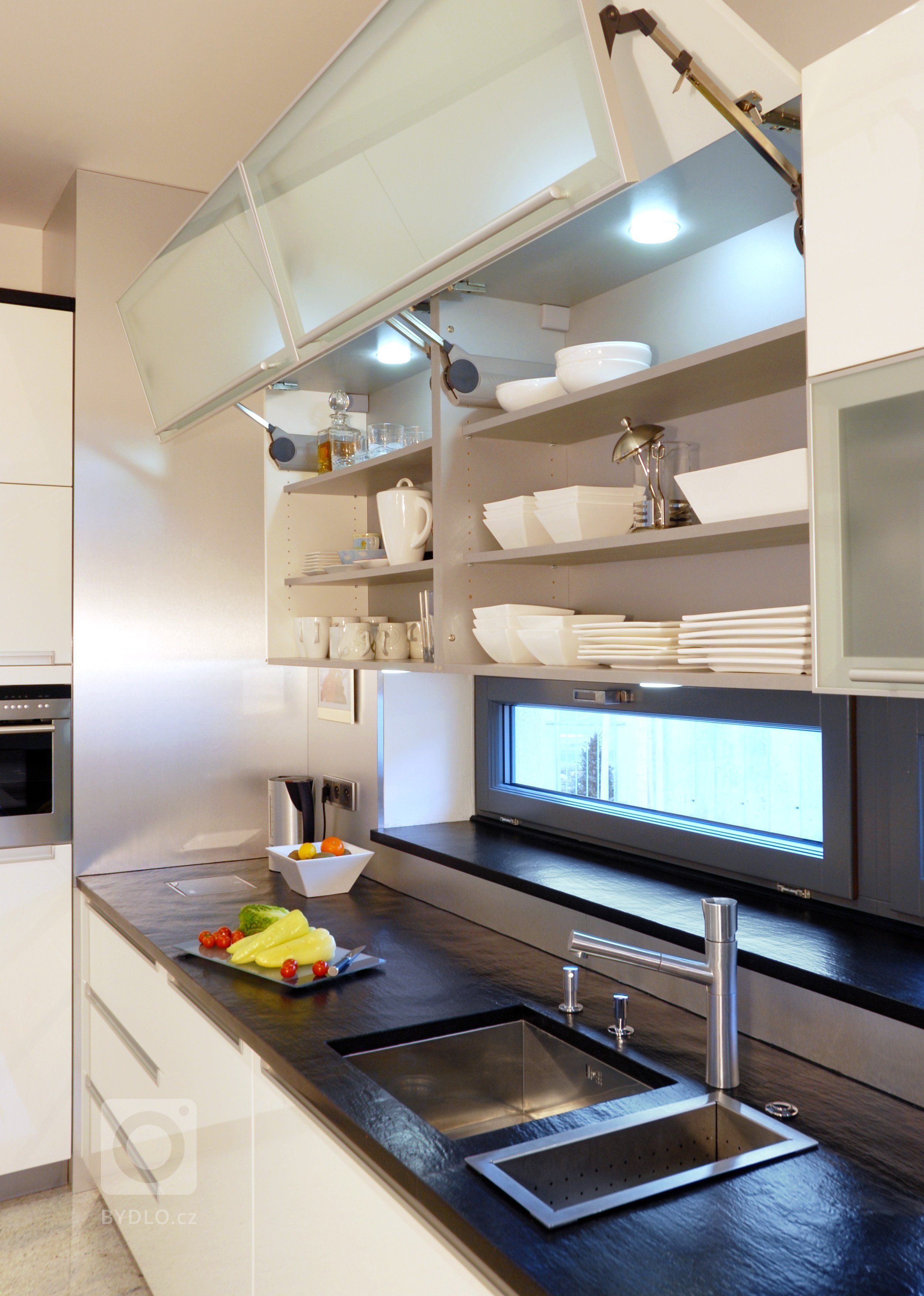 Kuchyně ve vysokém lesku