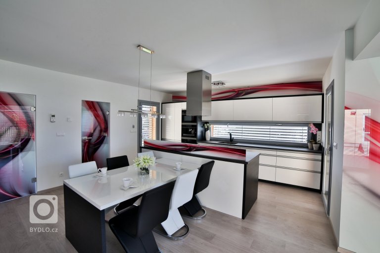 add picture to album