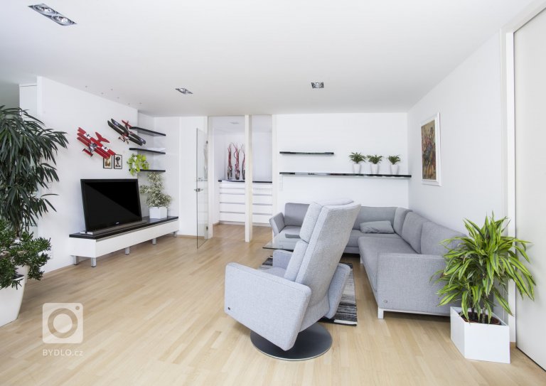 add picture to album