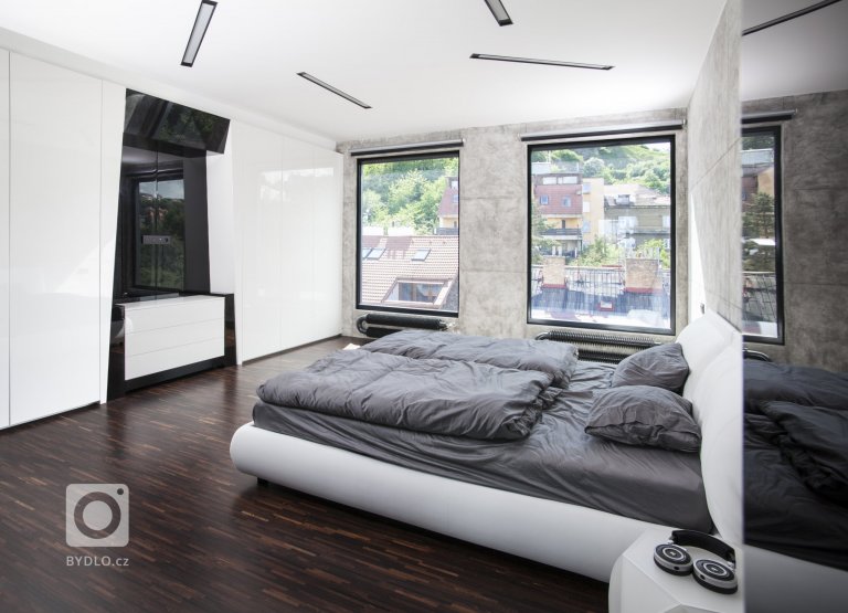 add picture to album