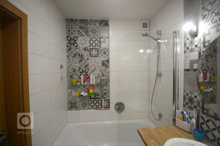 add picture to album