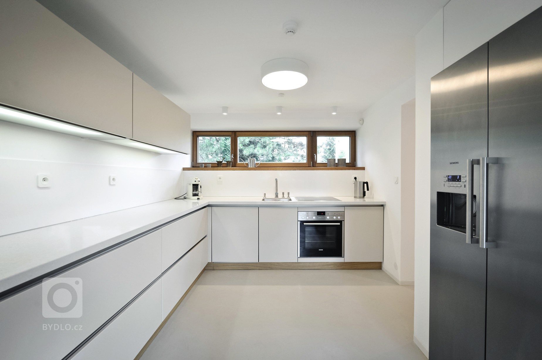 Návrh interiéru jedinečné funkcionalistické vily. Kouzlu takového domu architekt snadno podlehne, práce se tak stala výzvou.

Vila již dříve prodělala drobné…