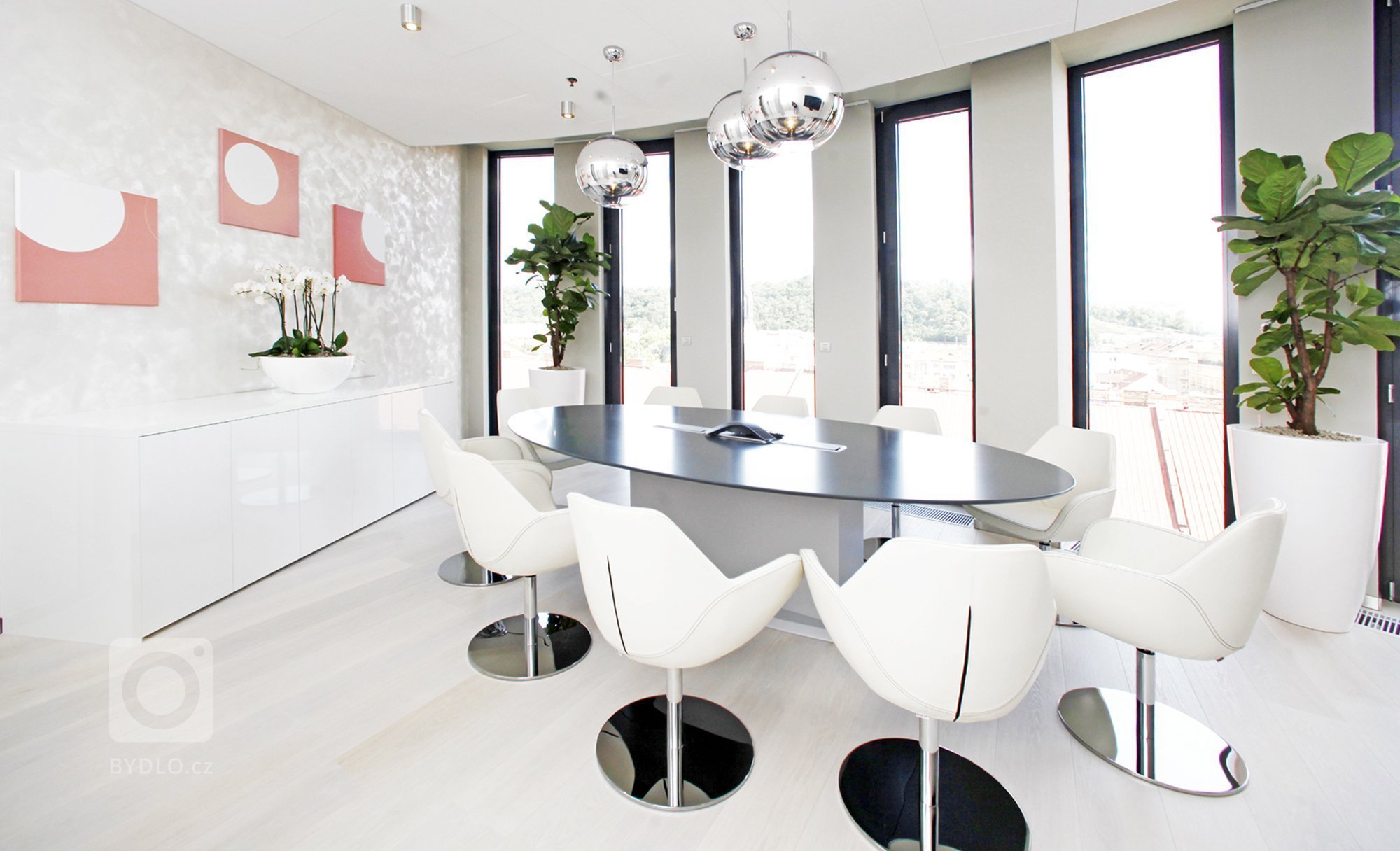 Návrh interiéru kanceláře a zasedací místnosti generálního ředitele ČPP v Karlíně.&nbsp;
