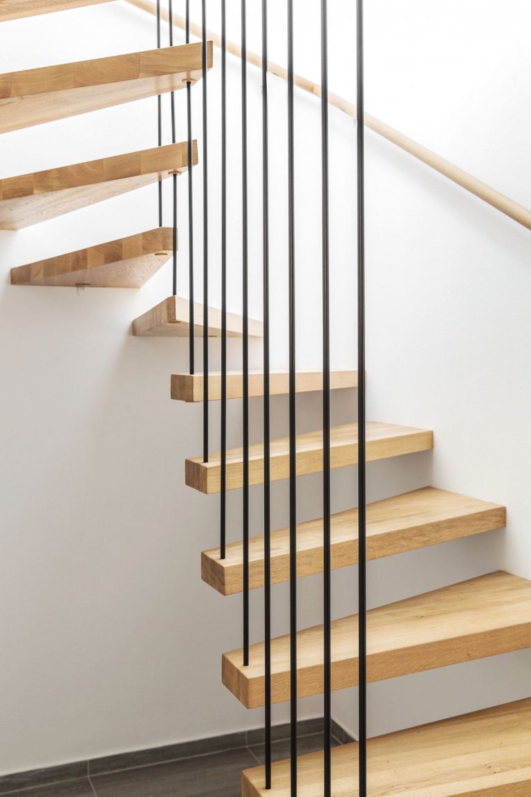 Jedná se o&nbsp; interiér dvojpodlažní vily v Horoměřicích. Celým domem se prolíná jednoduché minimalistické pojetí. Hlavní obytný prostor je hodně vzdušný,…