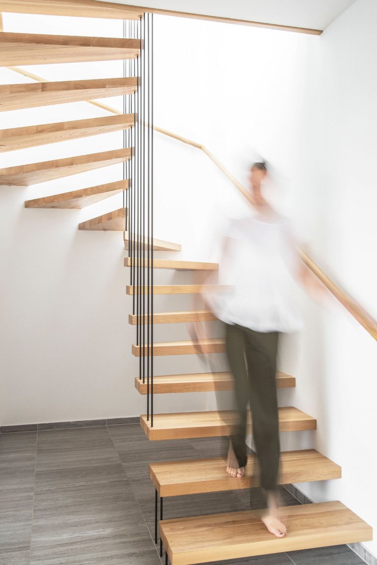 Jedná se o&nbsp; interiér dvojpodlažní vily v Horoměřicích. Celým domem se prolíná jednoduché minimalistické pojetí. Hlavní obytný prostor je hodně vzdušný,…