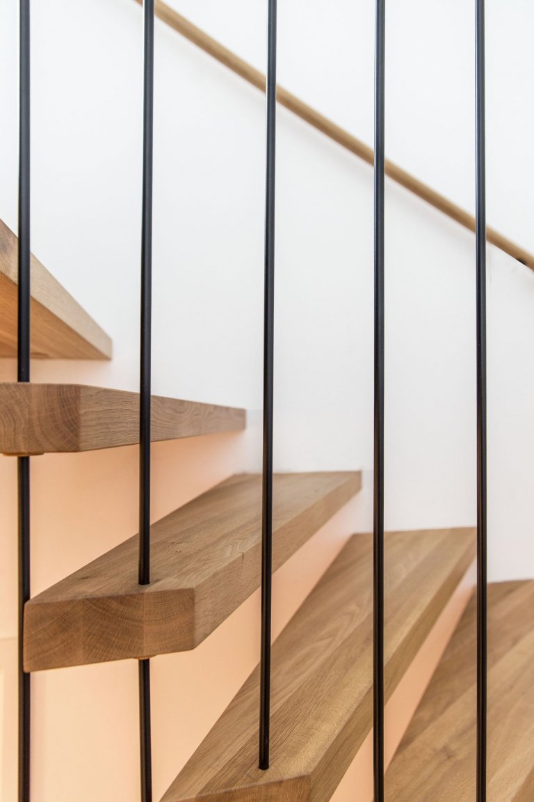 Jedná se o&nbsp; interiér dvojpodlažní vily v Horoměřicích. Celým domem se prolíná jednoduché minimalistické pojetí. Hlavní obytný prostor je hodně vzdušný,…