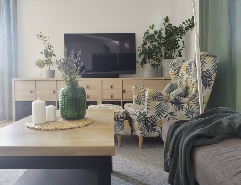 Rodinný dům je navržen jako jednoduchý bungalow. Obytná plocha 150 m2 je rozdělena mezi velkorysý obytný pokoj s&nbsp;kuchyní a menší ložnice. Orientace budovy…