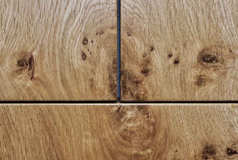 Rodinný dům ve Starých Hodějovicích má za úkol dobře sloužit početné rodině. I proto byl důraz kladen zejména na funkčnost. Soukromé pokoje jsou vybaveny…