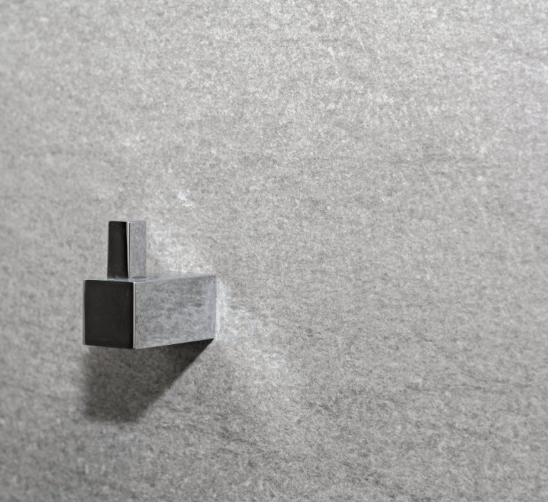 Rodinný dům ve Starých Hodějovicích má za úkol dobře sloužit početné rodině. I proto byl důraz kladen zejména na funkčnost. Soukromé pokoje jsou vybaveny…