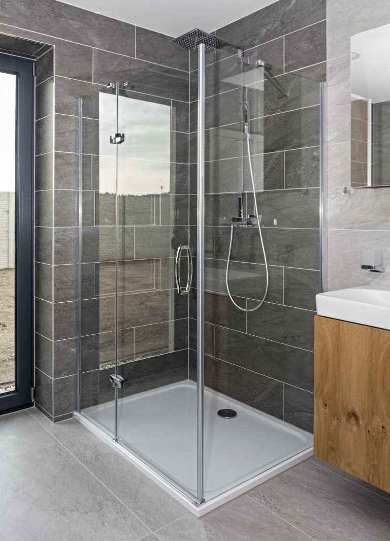 Rodinný dům ve Starých Hodějovicích má za úkol dobře sloužit početné rodině. I proto byl důraz kladen zejména na funkčnost. Soukromé pokoje jsou vybaveny…