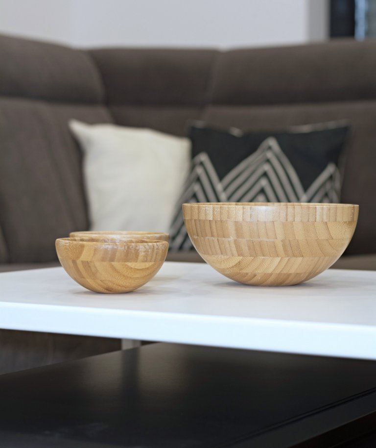 Rodinný dům ve Starých Hodějovicích má za úkol dobře sloužit početné rodině. I proto byl důraz kladen zejména na funkčnost. Soukromé pokoje jsou vybaveny…