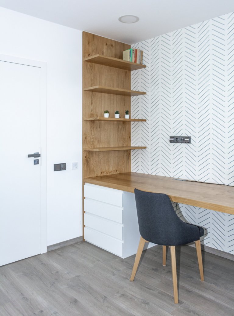 Rodinný dům ve Starých Hodějovicích má za úkol dobře sloužit početné rodině. I proto byl důraz kladen zejména na funkčnost. Soukromé pokoje jsou vybaveny…