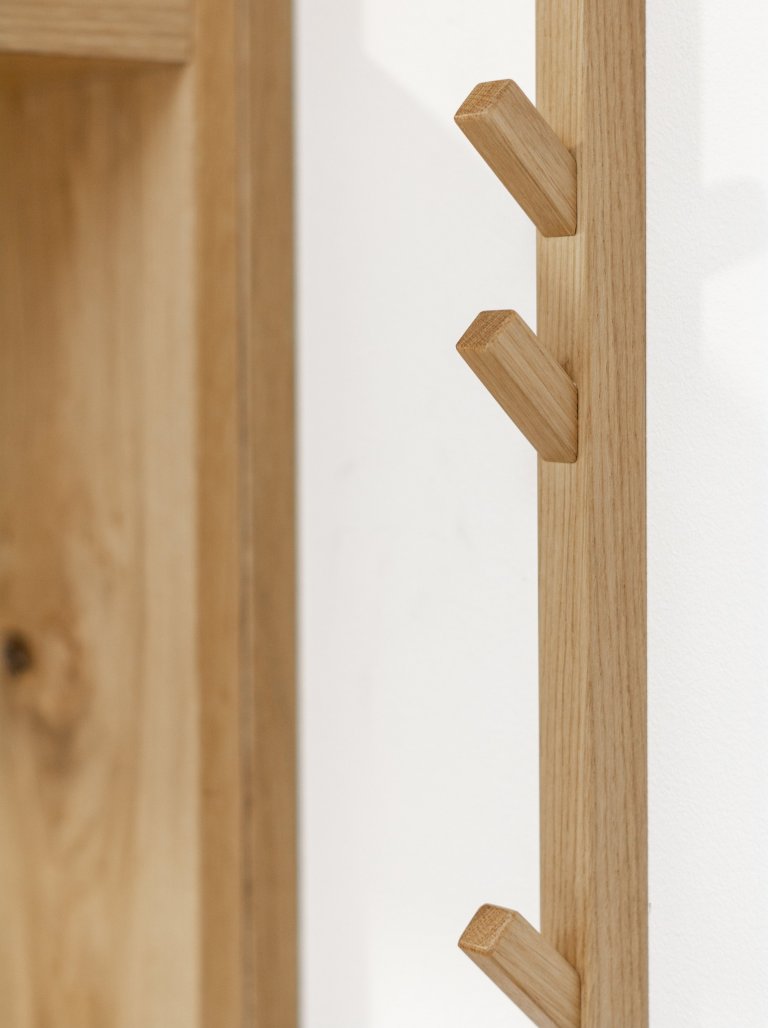 Rodinný dům ve Starých Hodějovicích má za úkol dobře sloužit početné rodině. I proto byl důraz kladen zejména na funkčnost. Soukromé pokoje jsou vybaveny…