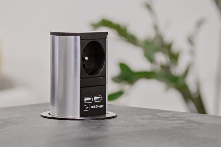 výsuvná zásuvka s USB 