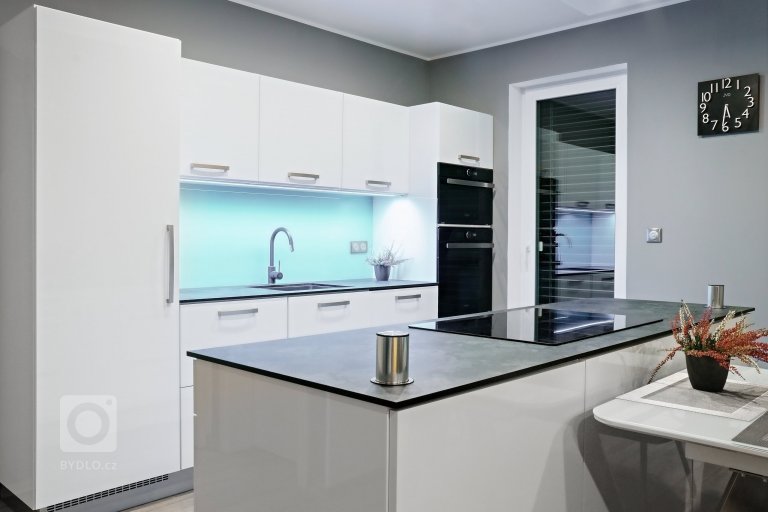 add picture to album