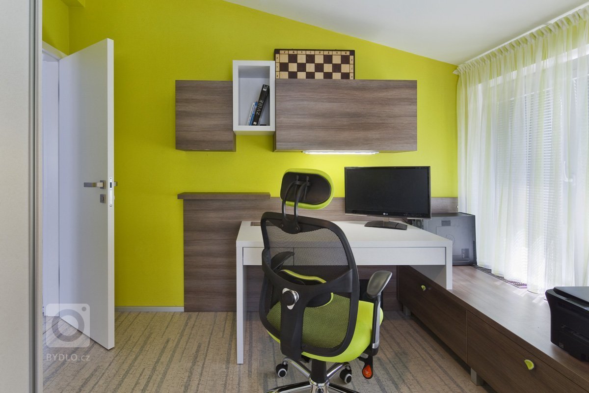 Realizace kompletního interiéru dle návrhu našeho studia. Dodávka kuchyně značky next125 s deskou z umělého kamene a se spotřebiči Miele. Návrh a dodávka…