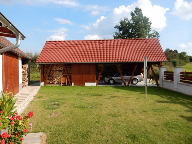 Stavební úpravy rodinného domu u Písku zahrnovaly v prvé řadě návrh v podobě architektonické studie, projektu, demoliční práce následované samotnou výstavbou.…