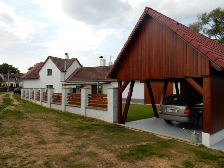 Stavební úpravy rodinného domu u Písku zahrnovaly v prvé řadě návrh v podobě architektonické studie, projektu, demoliční práce následované samotnou výstavbou.…