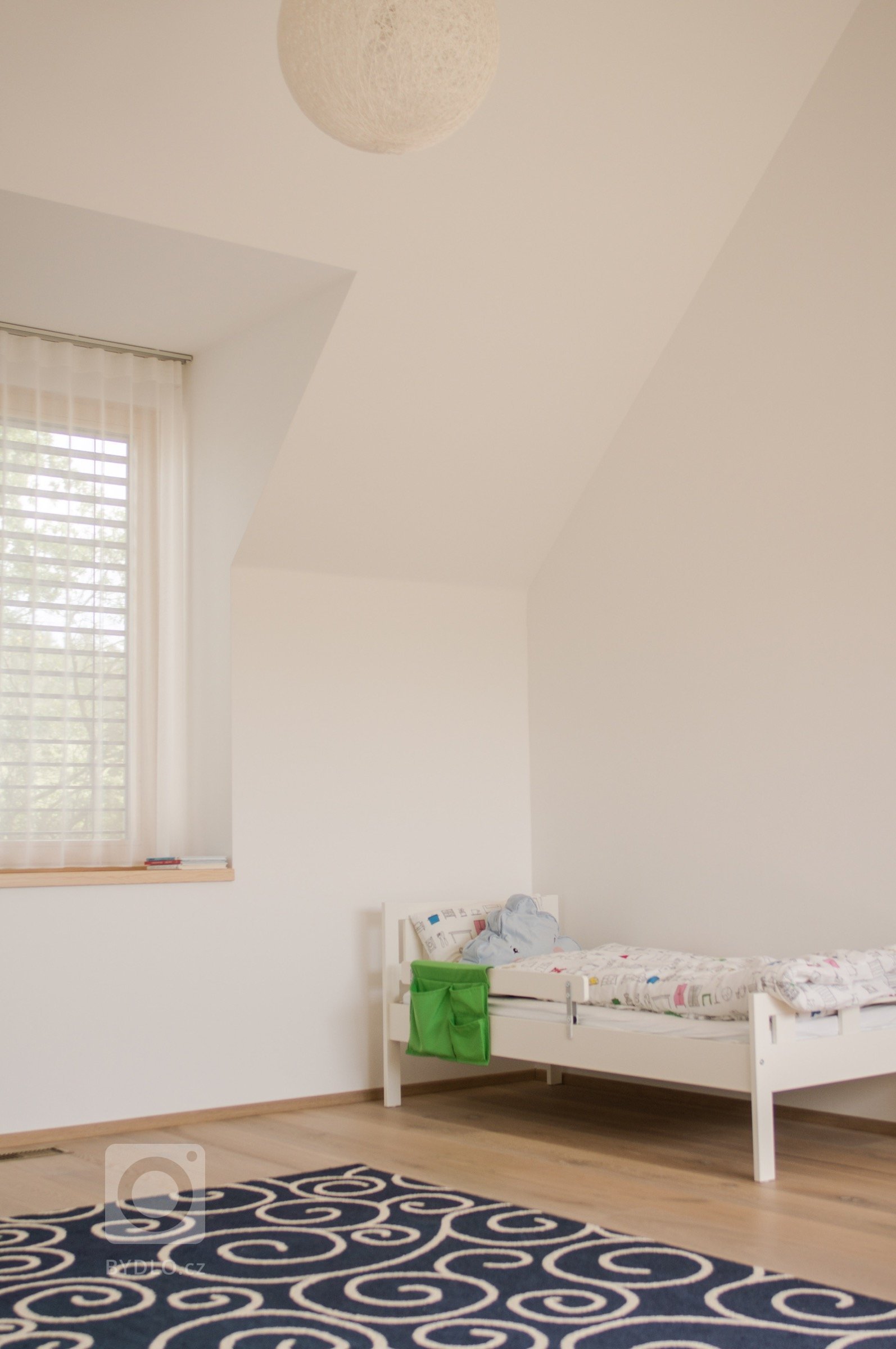 Hlavním požadavkem byl moderní dům, který reaguje na venkovský způsob života. Klíčovou roli sehrál požadavek, aby co nejvíce využil svažitosti terénu a…