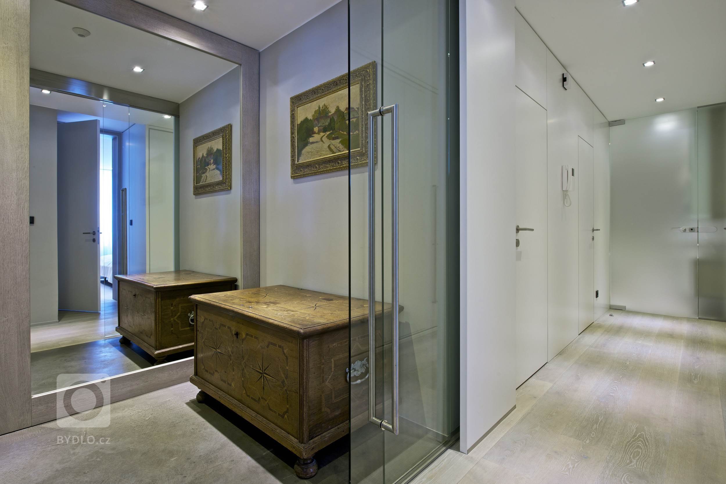 POHODLNÝ BYT PRO ČTYŘČLENNOU RODINU

Vychází&nbsp;z&nbsp;obdivu&nbsp;ke&nbsp;skandinávskému stylu bydlení, přírodním materiálům&nbsp;a&nbsp;světlým barvám.…