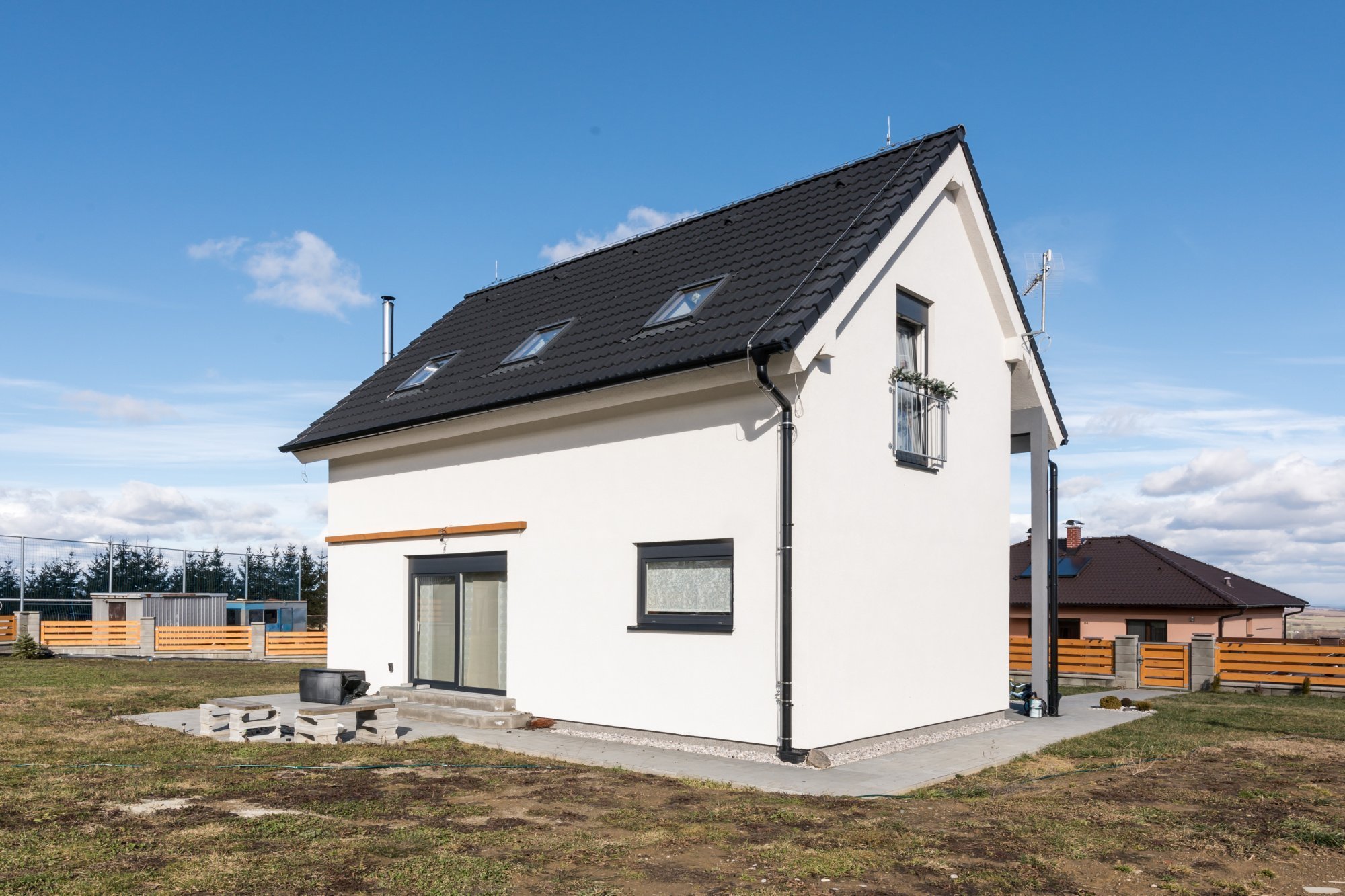 Rodinný dům &quot;U Hrdličků&quot;


Dispozice: 3+kk
Zastavěná plocha (m2): 57
&nbsp;

domek s podkrovím
možno upravit na 4+kk
1x koupelna
2x toaleta…