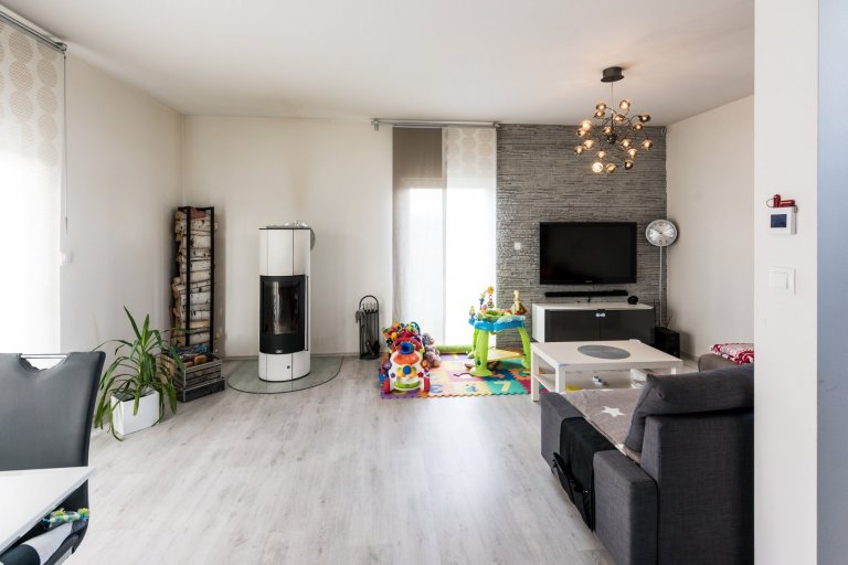 Rodinný dům &quot;U Hrdličků&quot;


Dispozice: 3+kk
Zastavěná plocha (m2): 57
&nbsp;

domek s podkrovím
možno upravit na 4+kk
1x koupelna
2x toaleta…