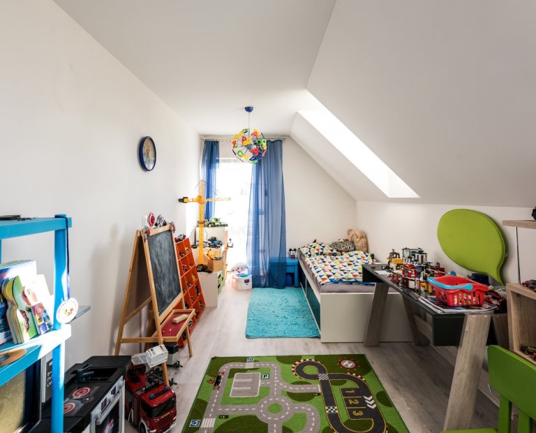 Rodinný dům &quot;U Hrdličků&quot;


Dispozice: 3+kk
Zastavěná plocha (m2): 57
&nbsp;

domek s podkrovím
možno upravit na 4+kk
1x koupelna
2x toaleta…