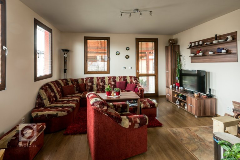 add picture to album