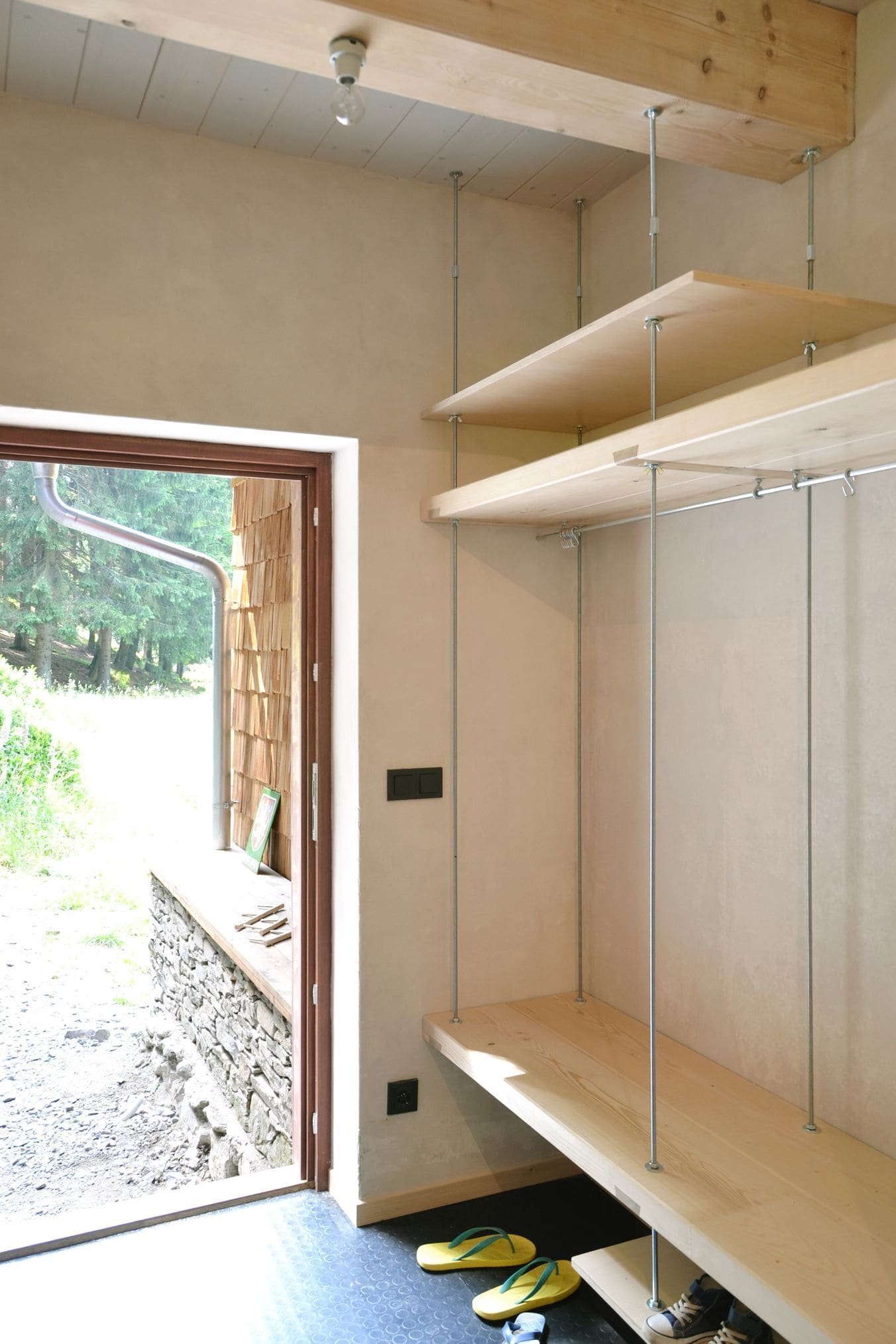 Dům pro rodinu postavil vlastníma rukama