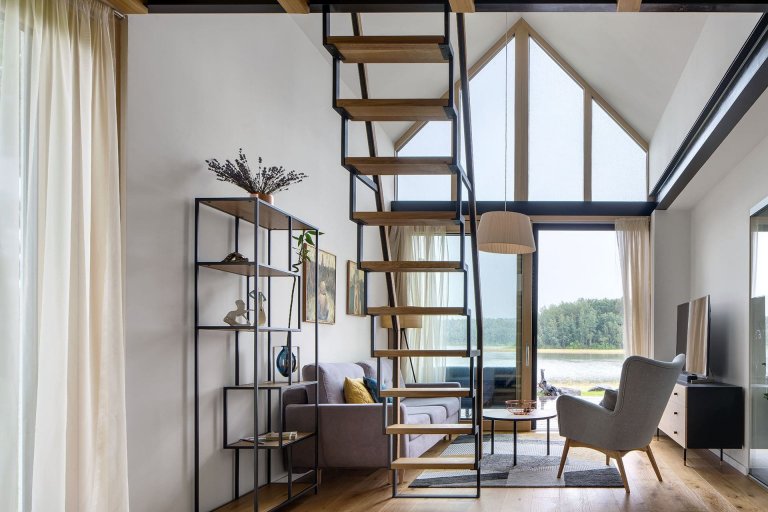 Dům u rybníka v malé obci na jihu Čech