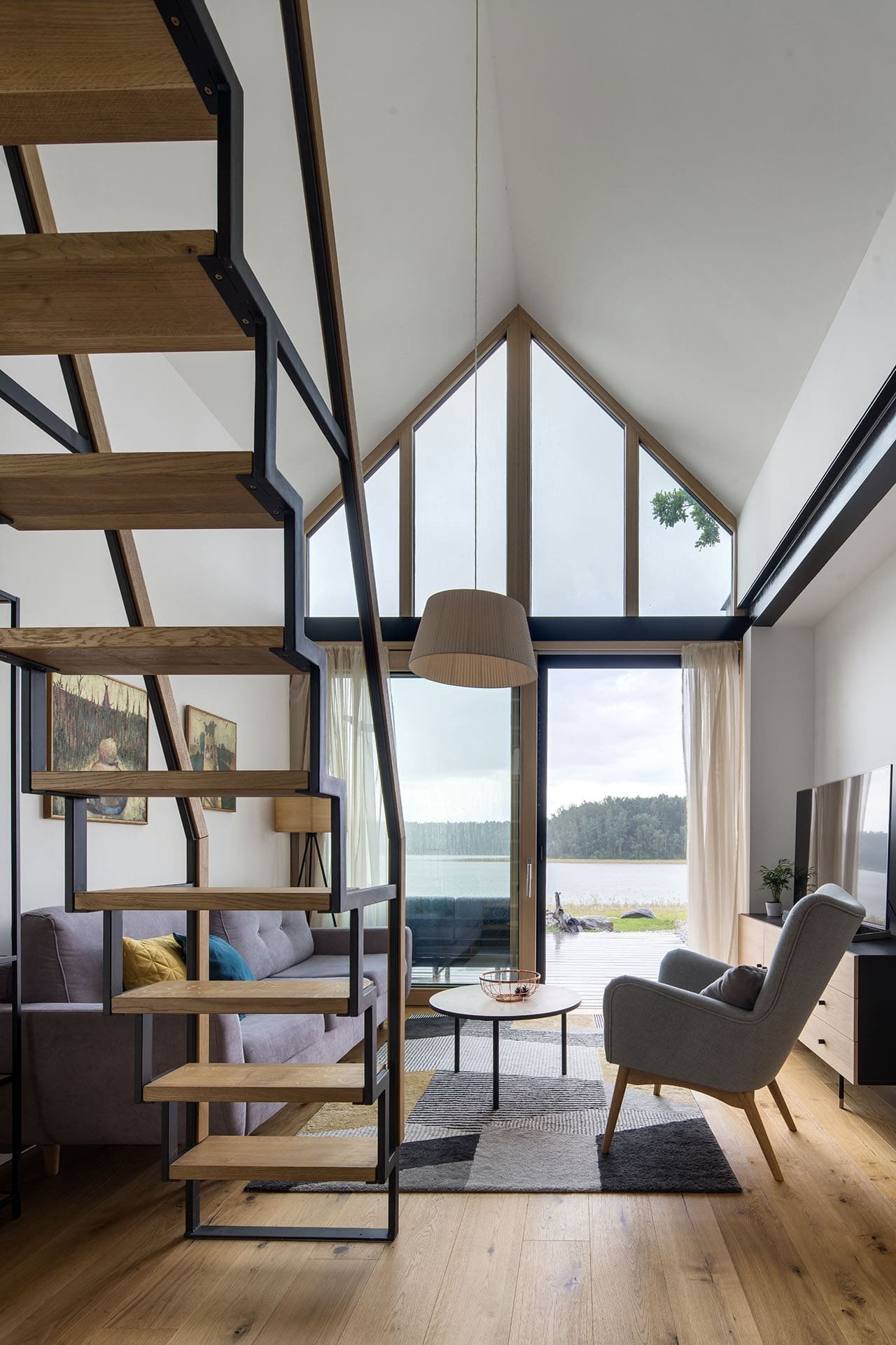 Dům u rybníka v malé obci na jihu Čech