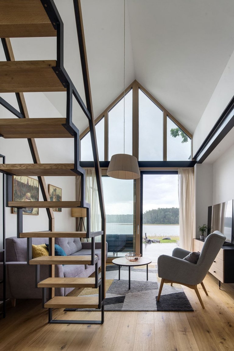 Dům u rybníka v malé obci na jihu Čech