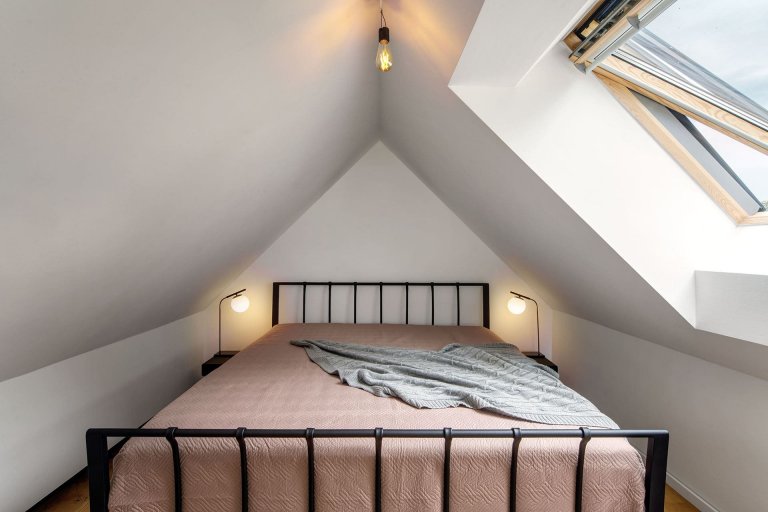 Dům u rybníka v malé obci na jihu Čech