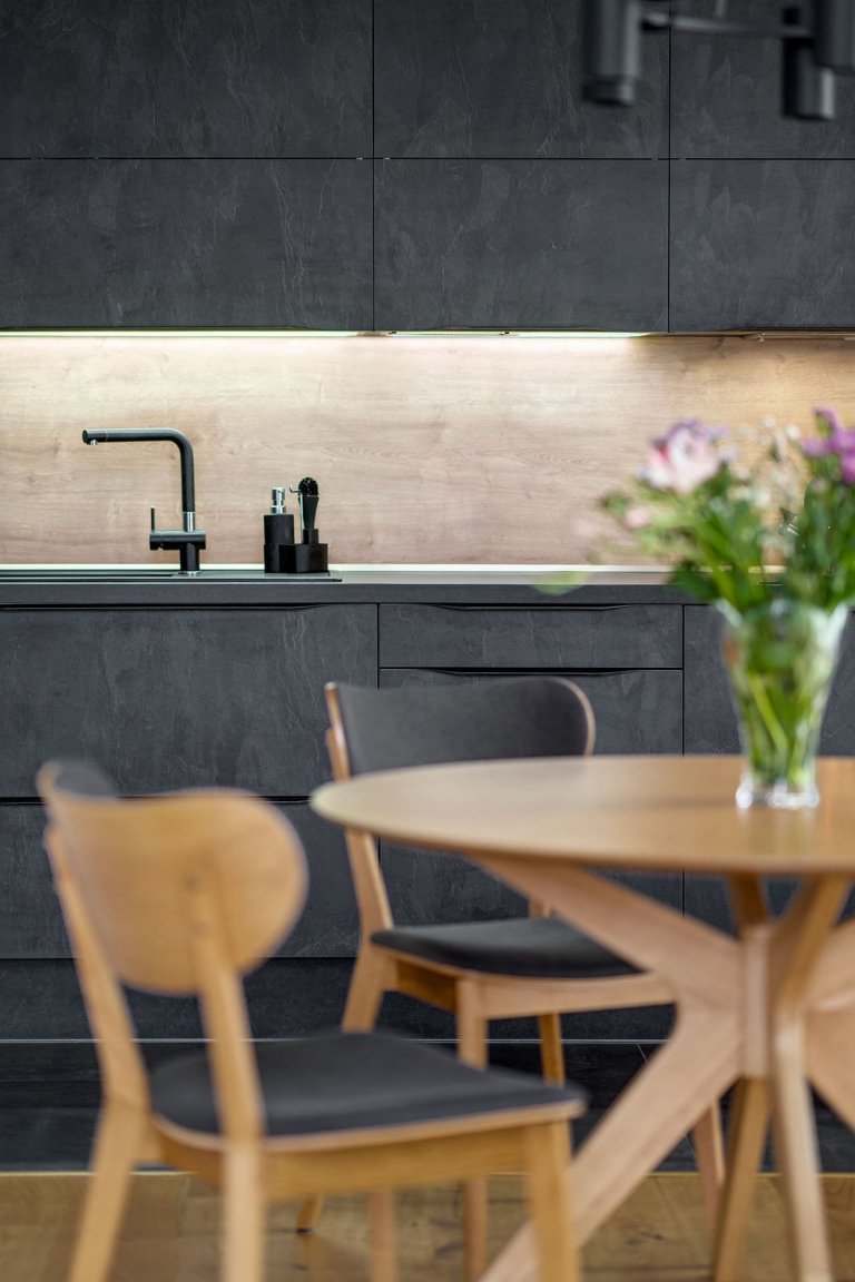 Dům u rybníka v malé obci na jihu Čech