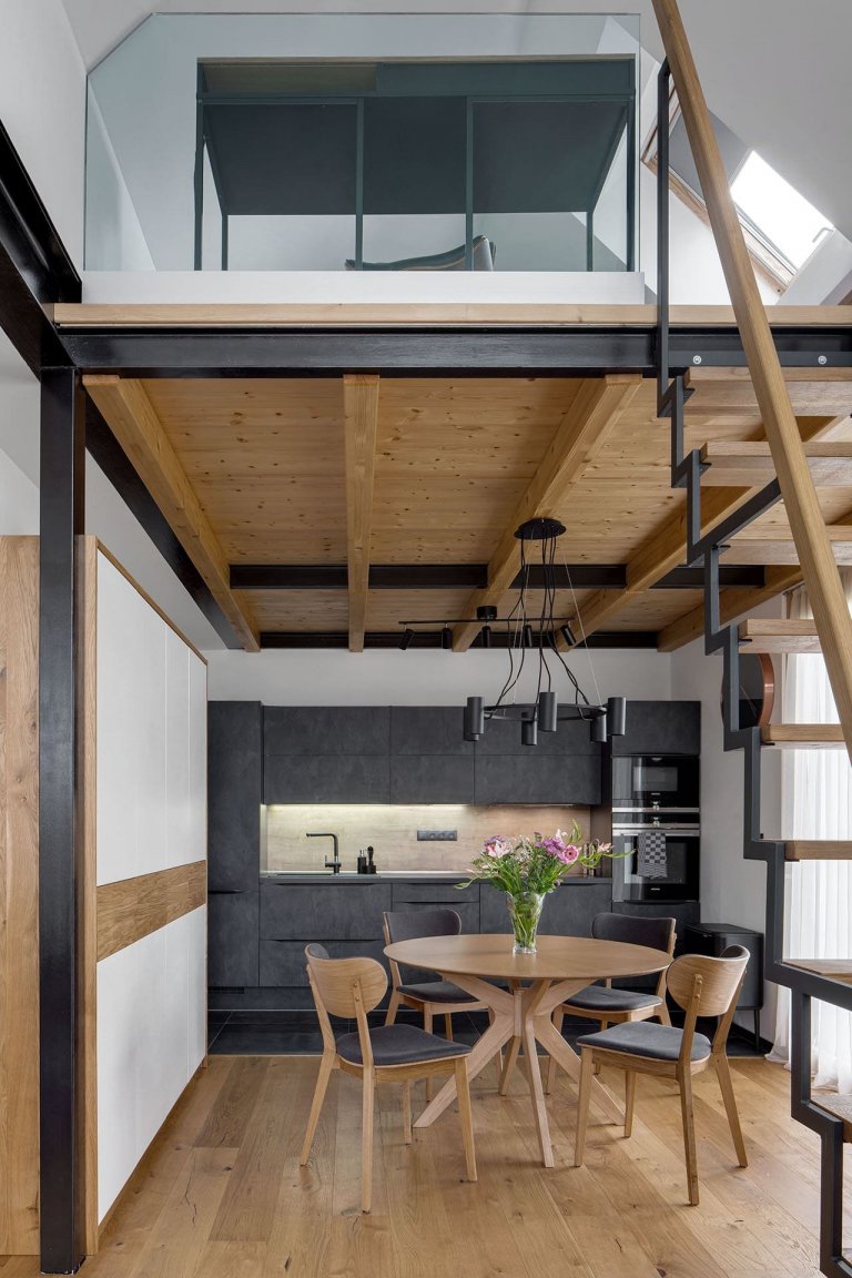 Dům u rybníka v malé obci na jihu Čech