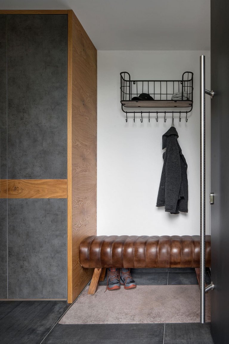 Dům u rybníka v malé obci na jihu Čech