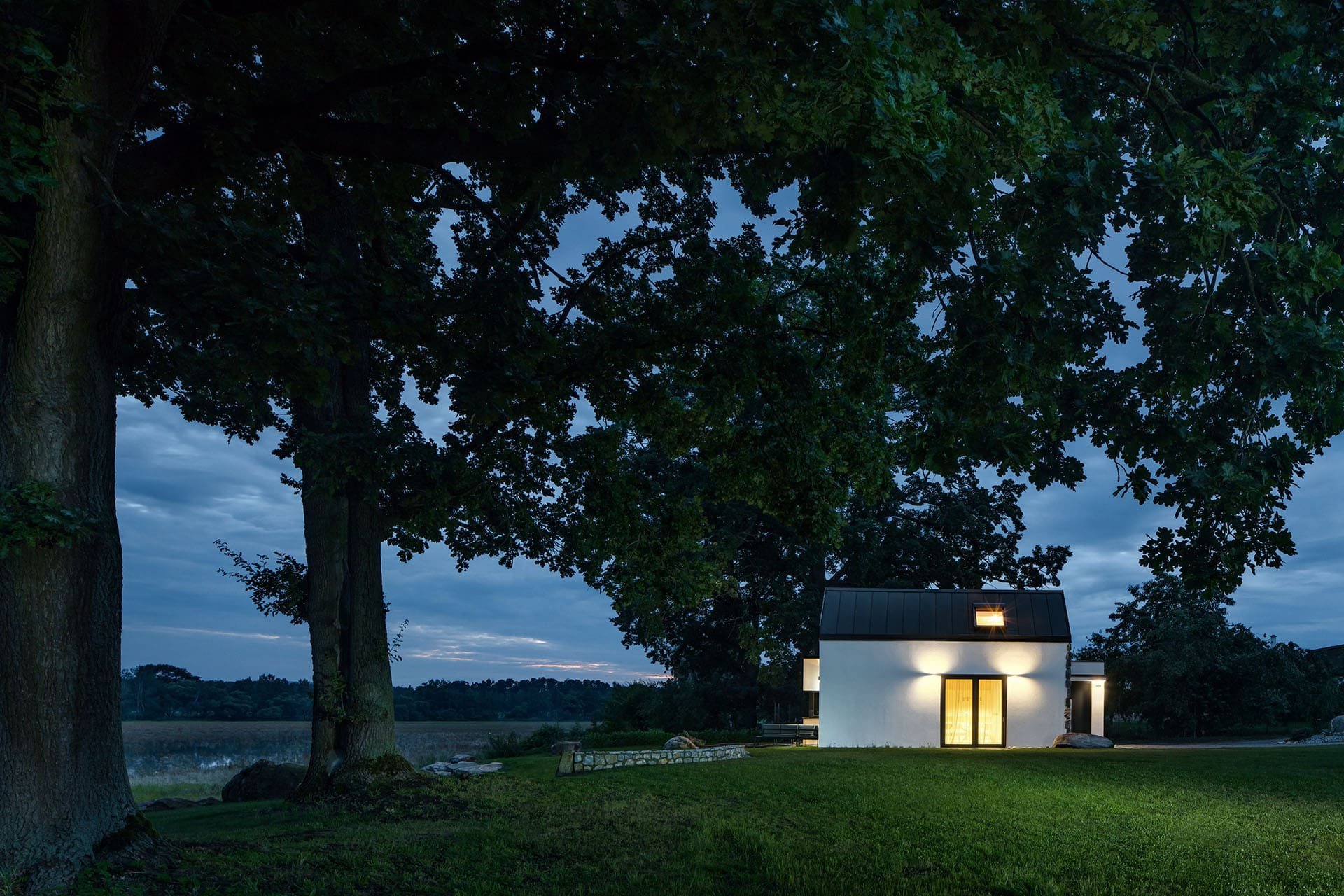 Dům u rybníka v malé obci na jihu Čech